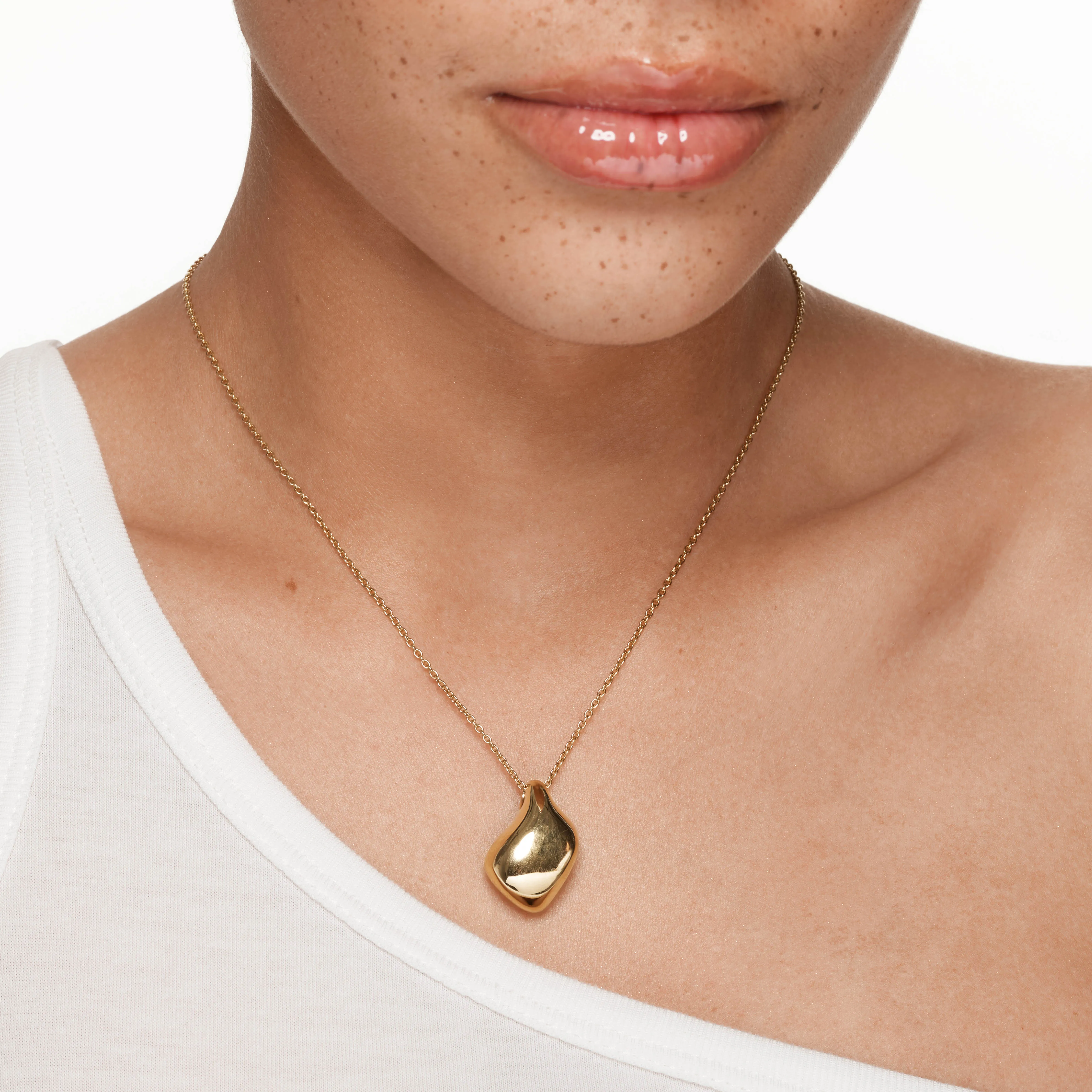 Organic Drop Pendant Necklace in Gold